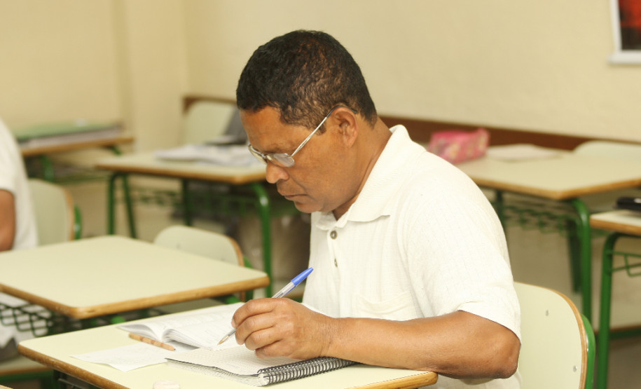 Estão abertas as matrículas para a Educação de Jovens e Adultos (EJA) da Secretaria de Estado da Educação do Paraná. Interessados devem procurar um Centro Estadual de Educação Básica para Jovens e Adultos (CEEBJA) ou escola estadual que oferte a modalidade até 18 de janeiro. Foto de arquivo.
