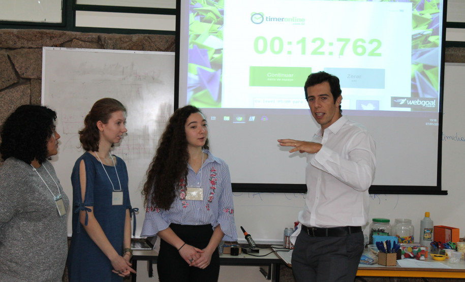 Além das oficinas ministradas pelos norte-americanos, também estão disponíveis mais de 18 cursos ministrados por universitários brasileiros e pela equipe de professores do Seed Lab.