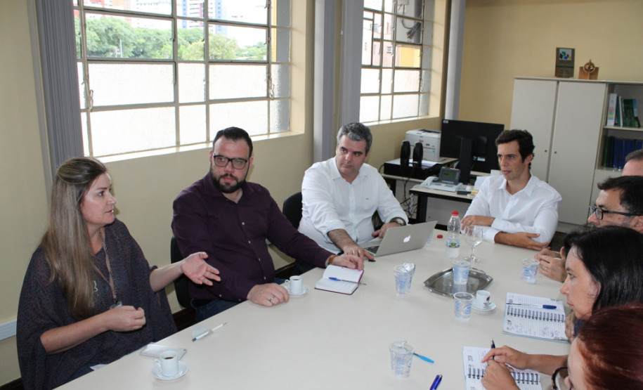 Atualmente, a distribuição ocorre em janeiro. Com a medida, os professores já saberão como ficará organizado seu próximo ano letivo antes de saírem de férias.