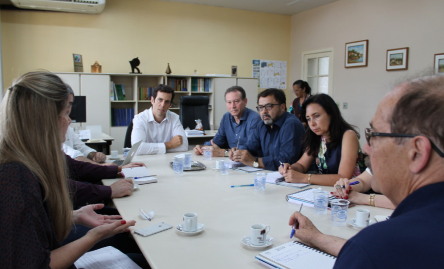 Atualmente, a distribuição ocorre em janeiro. Com a medida, os professores já saberão como ficará organizado seu próximo ano letivo antes de saírem de férias.
