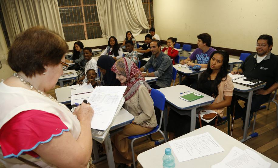 Secretaria Estadual de Educação do Paraná; Instituto de Educação Erasmo Piloto do Paraná, alunos estrangeiros matriculados no Celem tem aulas de português. Foto: Hedeson Alves