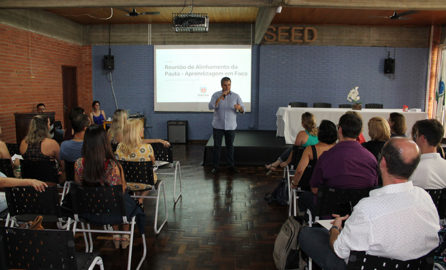 Na quarta-feira (16), os servidores vão participar das oficinas que serão replicadas no seminário. Serão trabalhadas seis oficinas temáticas: avaliação (diagnóstico), avaliação (plano de ação), liderança, hora atividade, tecnologia e inovação, e gestão de sala de aula.