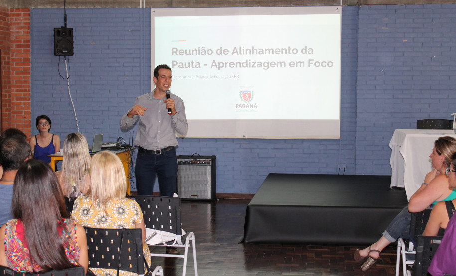 Na quarta-feira (16), os servidores vão participar das oficinas que serão replicadas no seminário. Serão trabalhadas seis oficinas temáticas: avaliação (diagnóstico), avaliação (plano de ação), liderança, hora atividade, tecnologia e inovação, e gestão de sala de aula.