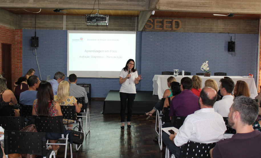 Na quarta-feira (16), os servidores vão participar das oficinas que serão replicadas no seminário. Serão trabalhadas seis oficinas temáticas: avaliação (diagnóstico), avaliação (plano de ação), liderança, hora atividade, tecnologia e inovação, e gestão de sala de aula.