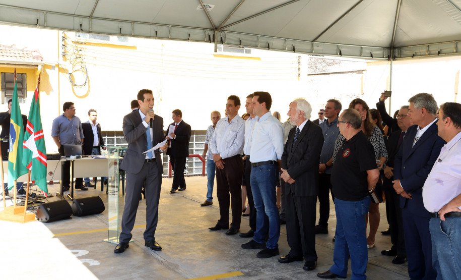 “Nossa meta é transformar o Paraná em referência na educação” O governador Carlos Massa Ratinho Junior, acompanhou a apresentação das diretrizes de trabalho da nova gestão para a Educação, em encontro com o secretário Renato Feder e funcionários da Secretaria de Educação e do Esporte.Curitiba, 17-01-19.Foto: Foto: Rodrigo Félix Leal