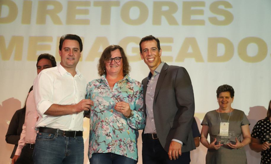 As escolas estaduais com as melhores notas e maior crescimento no Índice de Desenvolvimento da Educação Básica (Ideb) das regiões Sudoeste, Oeste, Centro e Centro-Sul foram premiadas nessa terça-feira (22), pela Secretaria de Estado da Educação na abertua do Seminário de Diretores – Aprendizagem em Foco 2019, realizado em Pinhão, no Centro-Sul do Estado.