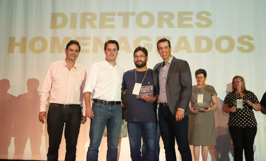 As escolas estaduais com as melhores notas e maior crescimento no Índice de Desenvolvimento da Educação Básica (Ideb) das regiões Sudoeste, Oeste, Centro e Centro-Sul foram premiadas nessa terça-feira (22), pela Secretaria de Estado da Educação na abertua do Seminário de Diretores – Aprendizagem em Foco 2019, realizado em Pinhão, no Centro-Sul do Estado.