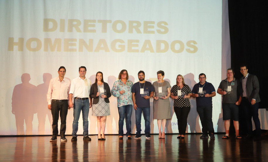 As escolas estaduais com as melhores notas e maior crescimento no Índice de Desenvolvimento da Educação Básica (Ideb) das regiões Sudoeste, Oeste, Centro e Centro-Sul foram premiadas nessa terça-feira (22), pela Secretaria de Estado da Educação na abertua do Seminário de Diretores – Aprendizagem em Foco 2019, realizado em Pinhão, no Centro-Sul do Estado.