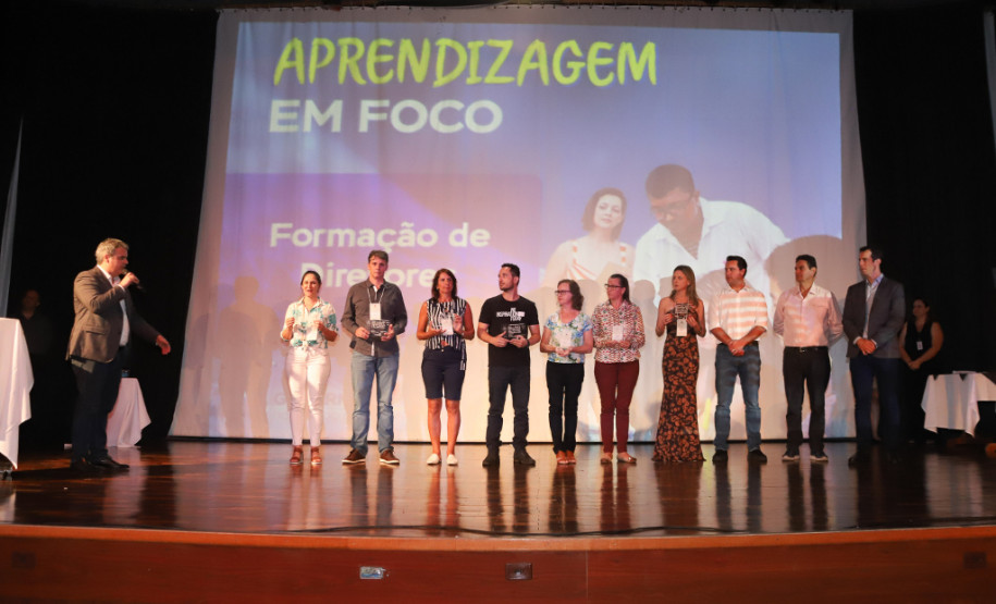 As escolas estaduais com as melhores notas e maior crescimento no Índice de Desenvolvimento da Educação Básica (Ideb) das regiões Sudoeste, Oeste, Centro e Centro-Sul foram premiadas nessa terça-feira (22), pela Secretaria de Estado da Educação na abertua do Seminário de Diretores – Aprendizagem em Foco 2019, realizado em Pinhão, no Centro-Sul do Estado.