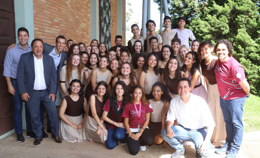 As escolas estaduais com as melhores notas e maior crescimento no Índice de Desenvolvimento da Educação Básica (Ideb) das regiões Sudoeste, Oeste, Centro e Centro-Sul foram premiadas nessa terça-feira (22), pela Secretaria de Estado da Educação na abertua do Seminário de Diretores – Aprendizagem em Foco 2019, realizado em Pinhão, no Centro-Sul do Estado.