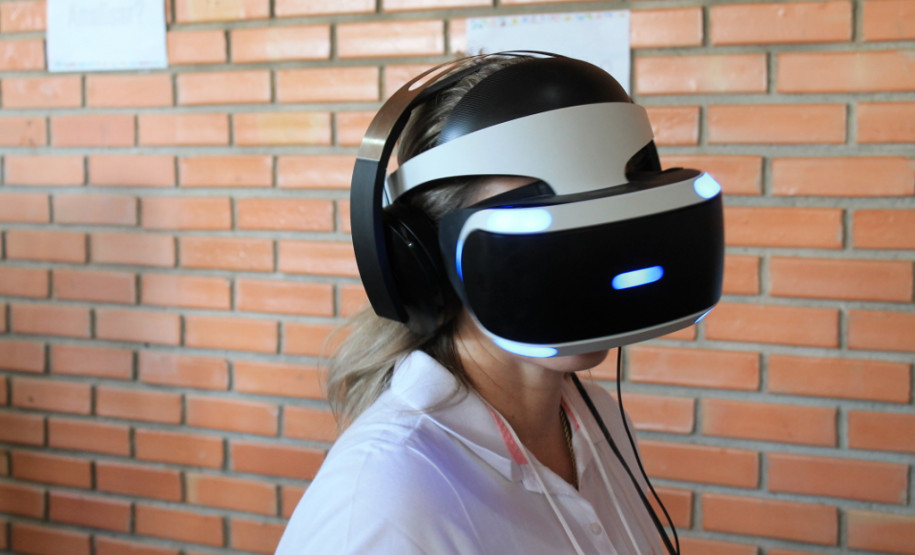 Nos dois dias de cursos os servidores participaram de oficinas de avaliação (diagnóstico e plano de ação), liderança, hora atividade, tecnologia e inovação, e gestão de sala de aula.