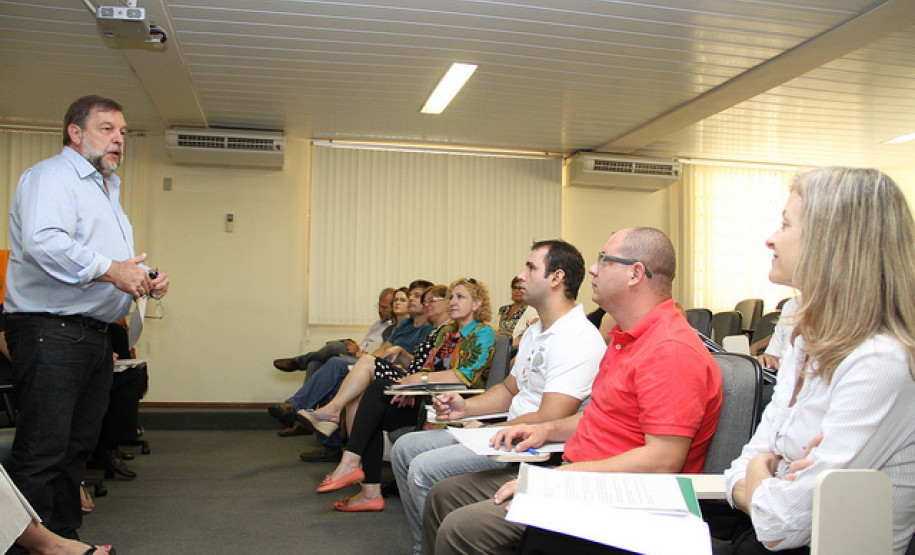 Arns falou da importância do apoio das universidades na formação dos futuros professores e da articulação com a educação básica.