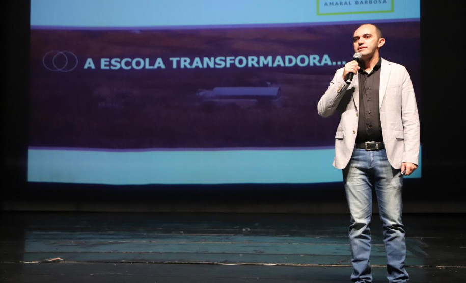 Secretaria de Estado da Educação encerrou nessa quarta-feira (30), em Curitiba, o Seminário de Diretores – Aprendizagem em Foco 2019. Cerca de 2,4 mil profissionais, entre diretores, chefes de Núcleos Regionais de Educação (NREs) e técnicos pedagógicos, participaram das três etapas do curso realizadas na capital e em Pinhão (no Centro-Sul do Estado).