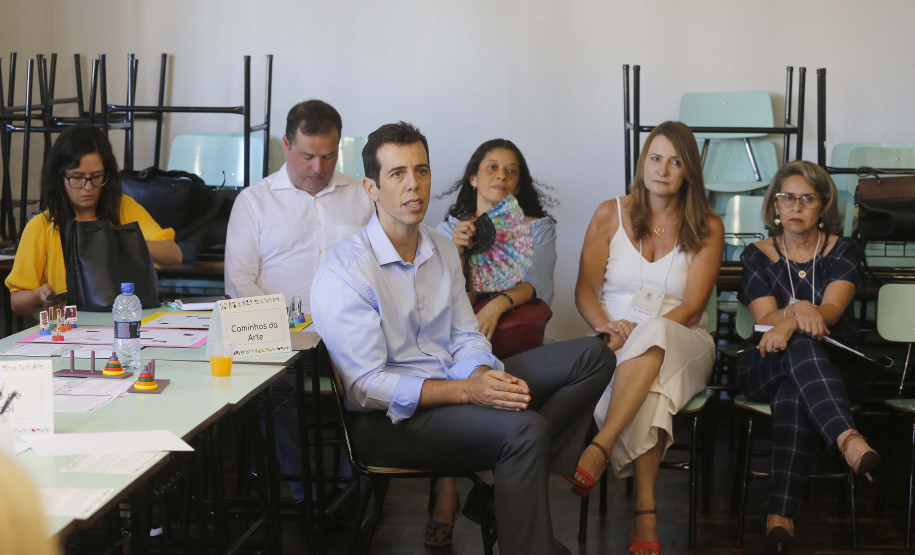 Secretaria de Estado da Educação encerrou nessa quarta-feira (30), em Curitiba, o Seminário de Diretores – Aprendizagem em Foco 2019. Cerca de 2,4 mil profissionais, entre diretores, chefes de Núcleos Regionais de Educação (NREs) e técnicos pedagógicos, participaram das três etapas do curso realizadas na capital e em Pinhão (no Centro-Sul do Estado).