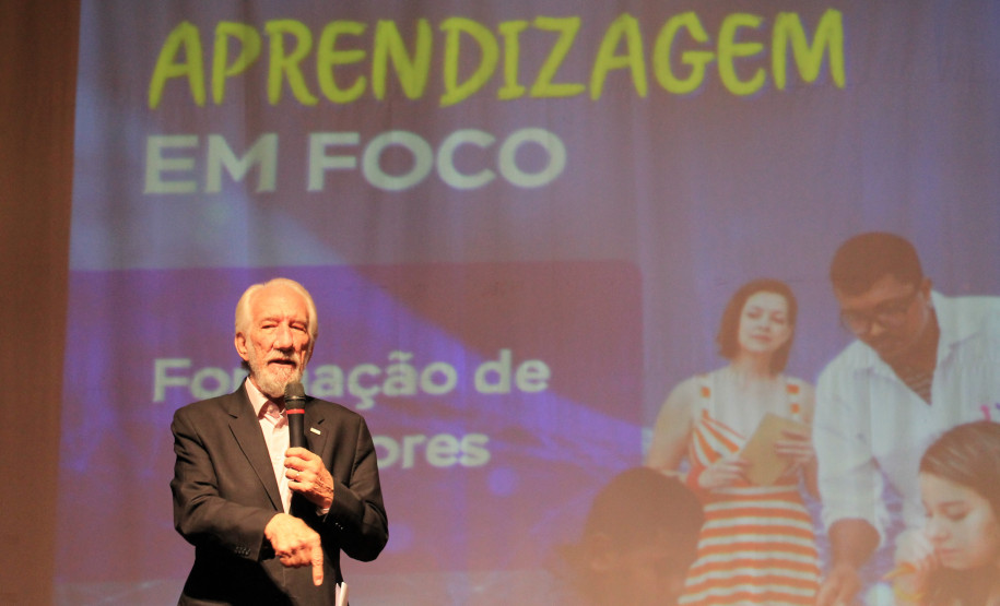 Formação dos gestores faz parte de uma série de novidades que a Secretaria da Educação está implementando antes do início do ano letivo, que começa no dia 14 de fevereiro.