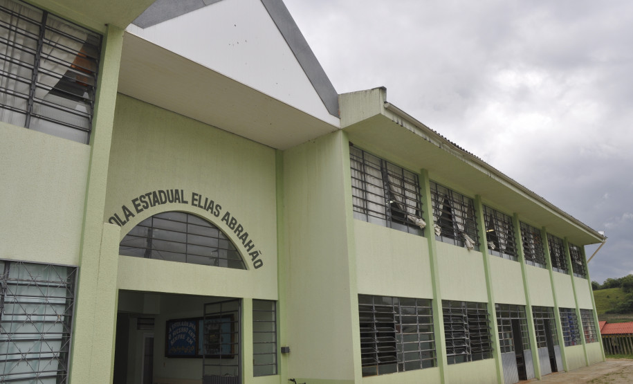 Entre os anos de 2016 e 2018, os gastos na conta de água da escola diminuiu R$ 2.478,47, uma economia de 30,57% do orçamento do Estado.