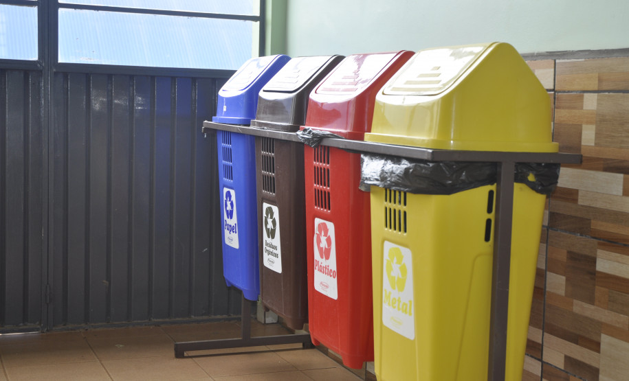 Entre os anos de 2016 e 2018, os gastos na conta de água da escola diminuiu R$ 2.478,47, uma economia de 30,57% do orçamento do Estado.