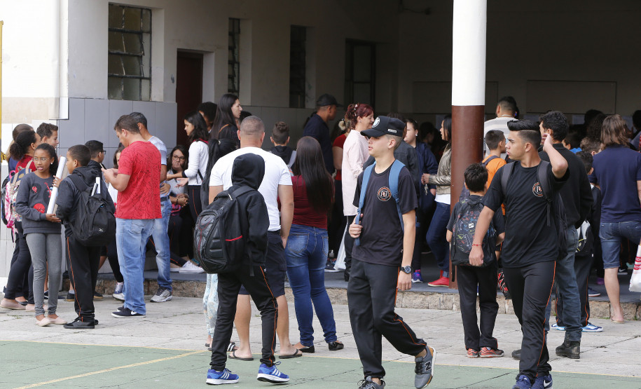 Secretaria Estadual de Educação do Paraná; Volta as aulas no Colégio Estadual Paula Gomes no bairro Santa Quitéria em Curitiba. 19-02-18. Foto: Hedeson Alves