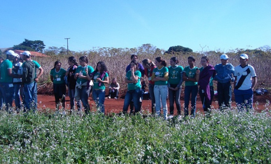 Programa Jovem Agricultor Aprendiz na SEED A meta da SEED para este ano é atender 4 mil alunos, distribuídos em diferentes municípios dos 32 Núcleos Regionais de Educação (NREs).