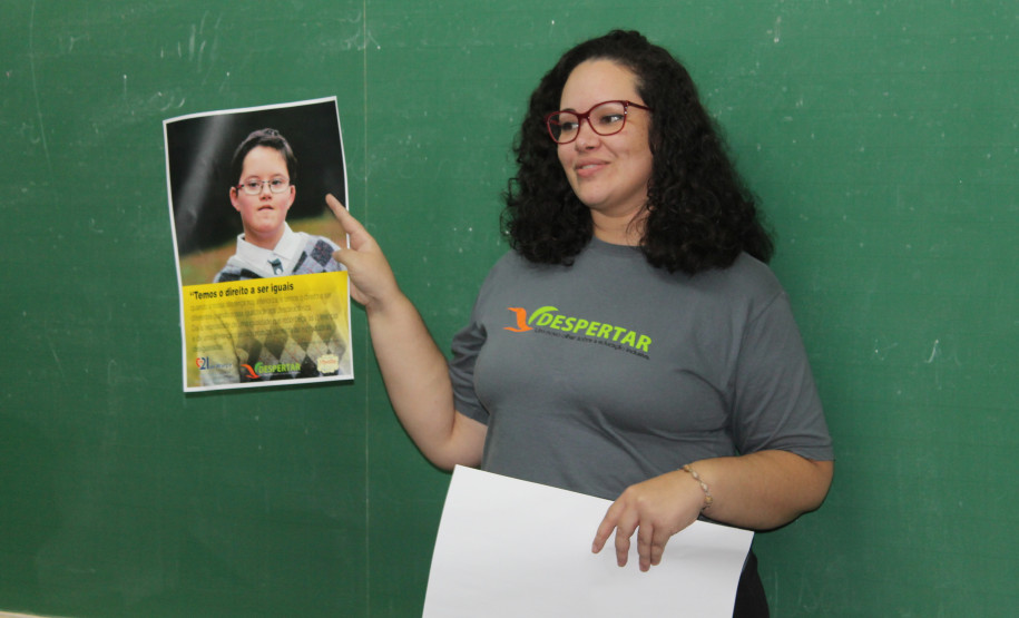 Eles assistiram nos períodos da manhã e tarde relacionadas ao conceito de Síndrome de Down e experiências vivenciadas pela bacharela em direito, Vanessa Dlugosz, mãe de um aluno com down.