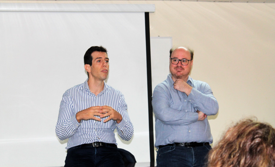 Servidores discutiram experiências internacionais e em outros estados relacionadas aos avanços das políticas educacionais e mecanismos para melhorar a educação no Brasil.