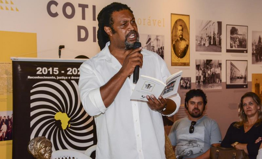 Obra pode ser trabalhada em sala de aula por escolas das redes pública e particular, além de universidades, que podem utilizar o conteúdo em todas as disciplinas para complementar o currículo pedagógico.