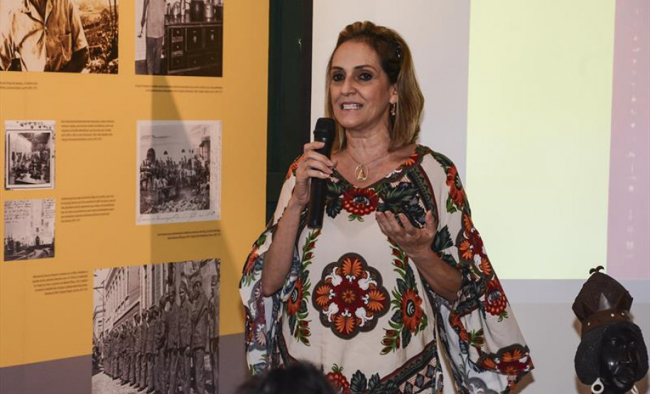 Obra pode ser trabalhada em sala de aula por escolas das redes pública e particular, além de universidades, que podem utilizar o conteúdo em todas as disciplinas para complementar o currículo pedagógico.