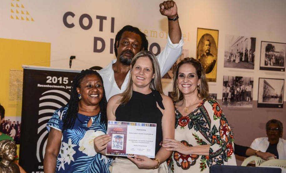 Obra pode ser trabalhada em sala de aula por escolas das redes pública e particular, além de universidades, que podem utilizar o conteúdo em todas as disciplinas para complementar o currículo pedagógico.