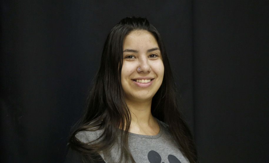 Alunos do Colégio Estadual Barão de Antonina, em Rio Negro, apresentam a peça de teatro "Conscientização do Uso da Cadeirinha" em automóveis. N/F: Lohayne Calixto, participante do projeto.Rio Negro, 13-03-19.Foto: Arnaldo Alves / ANPr.