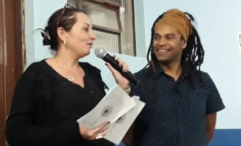 Atividades contribuíram para aproximar a escola dos alunos e combater a evasão escolar. Resultado final é uma exposição fotográfica, um livro e um documentário produzidos inteiramente pelos estudantes. Divulgação CE Emília Buzato.