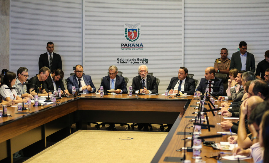 O vice governador Darci Piana participa de reunião com representantes dos servidores publicos no Palácio Iguaçu, nesta segunda-feira (29). Curitiba, 24/04/2019 - Foto: Geraldo Bubniak/ANPr