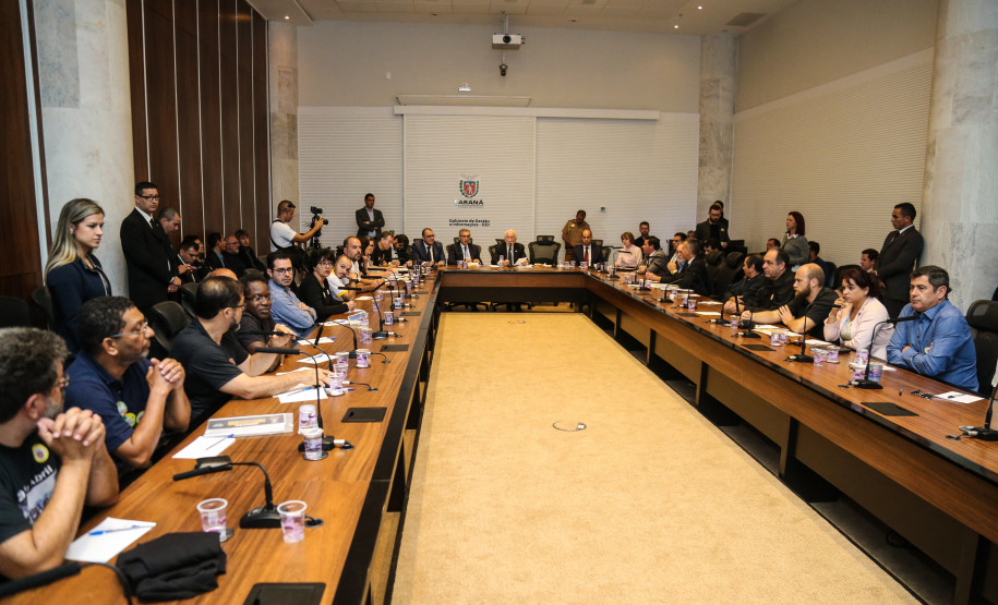 O vice governador Darci Piana participa de reunião com representantes dos servidores publicos no Palácio Iguaçu, nesta segunda-feira (29). Curitiba, 24/04/2019 - Foto: Geraldo Bubniak/ANPr
