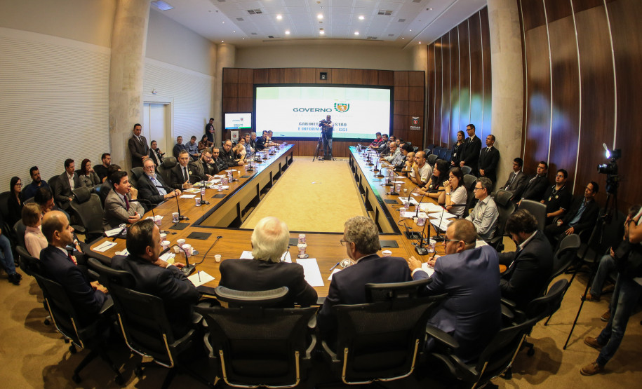 O vice governador Darci Piana participa de reunião com representantes dos servidores publicos no Palácio Iguaçu, nesta segunda-feira (29). Curitiba, 24/04/2019 - Foto: Geraldo Bubniak/ANPr