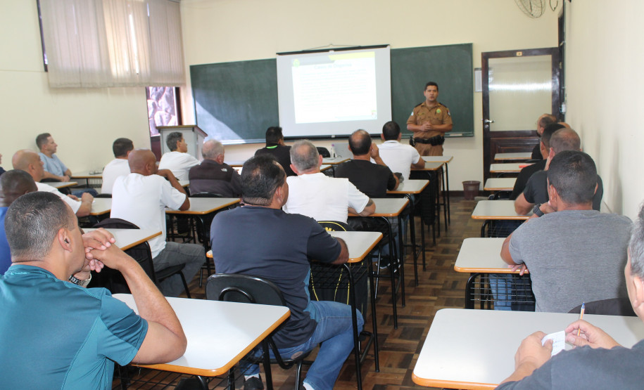 Ao término das capacitações, que têm 20 horas de duração, os policiais começam imediatamente a atuar nas escolas inscritas no programa.