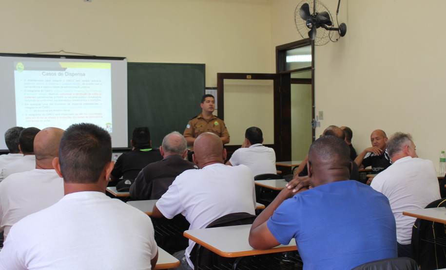 Ao término das capacitações, que têm 20 horas de duração, os policiais começam imediatamente a atuar nas escolas inscritas no programa.