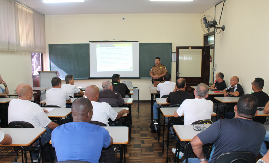 Ao término das capacitações, que têm 20 horas de duração, os policiais começam imediatamente a atuar nas escolas inscritas no programa.
