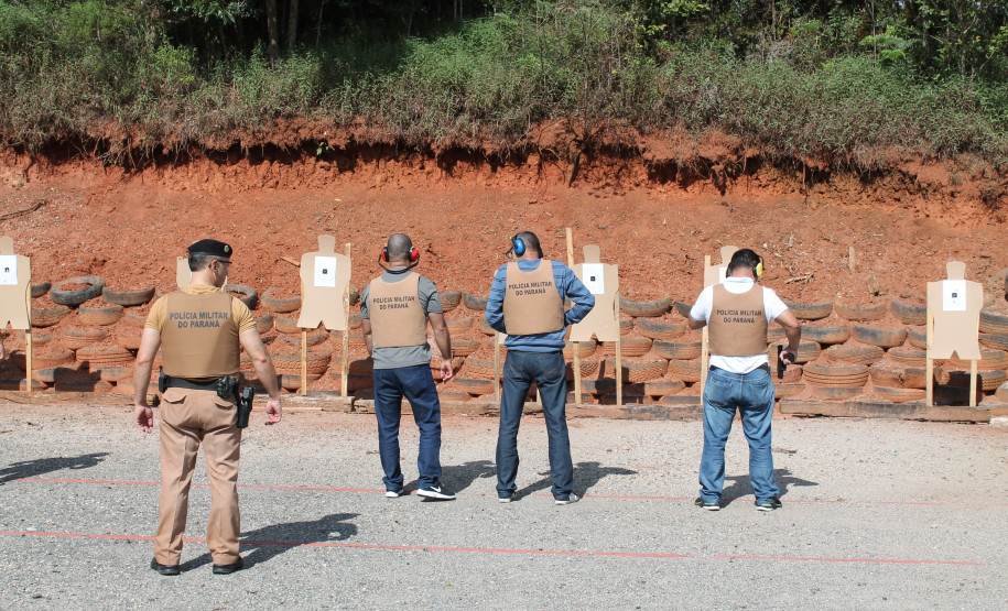 Ao término das capacitações, que têm 20 horas de duração, os policiais começam imediatamente a atuar nas escolas inscritas no programa.