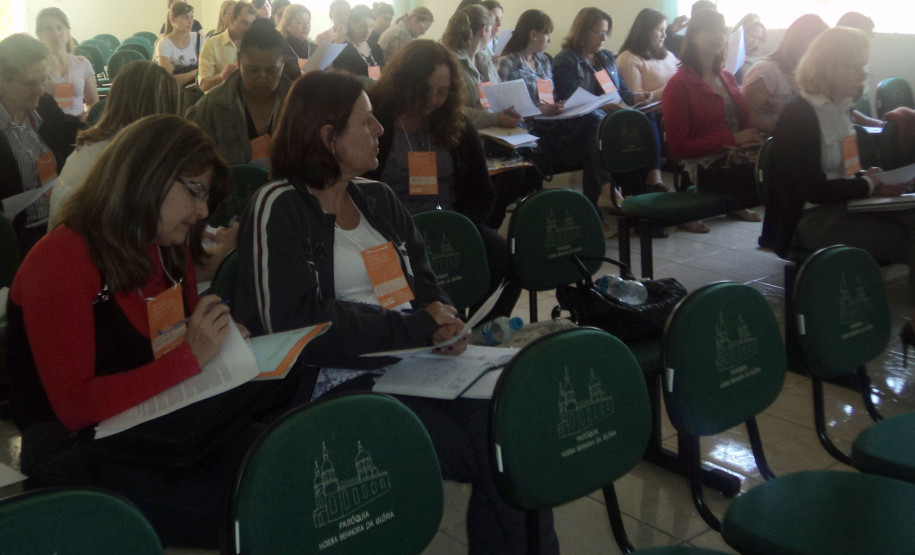 O evento serviu para discutir ações pedagógicas que serão implantadas nas salas de aula até o final do ano e permitiu troca de idéias entre professores que atuam no programa Sala de Apoio à Aprendizagem.