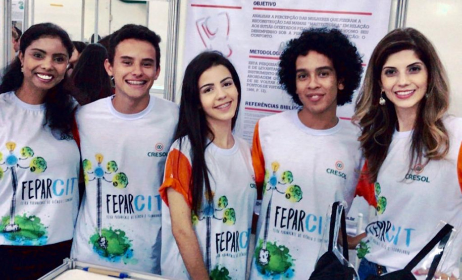 Pesquisa científica para o controle do uso de agrotóxicos e novas tecnologias no resgate em situação de catástrofes naturais: esses são alguns dos projetos pensados por alunos da rede estadual de ensino apresentados na Feira de Paranaense de Ciência e Tecnologia (Feparcit) 2019, realizada em Cascavel (Oeste).