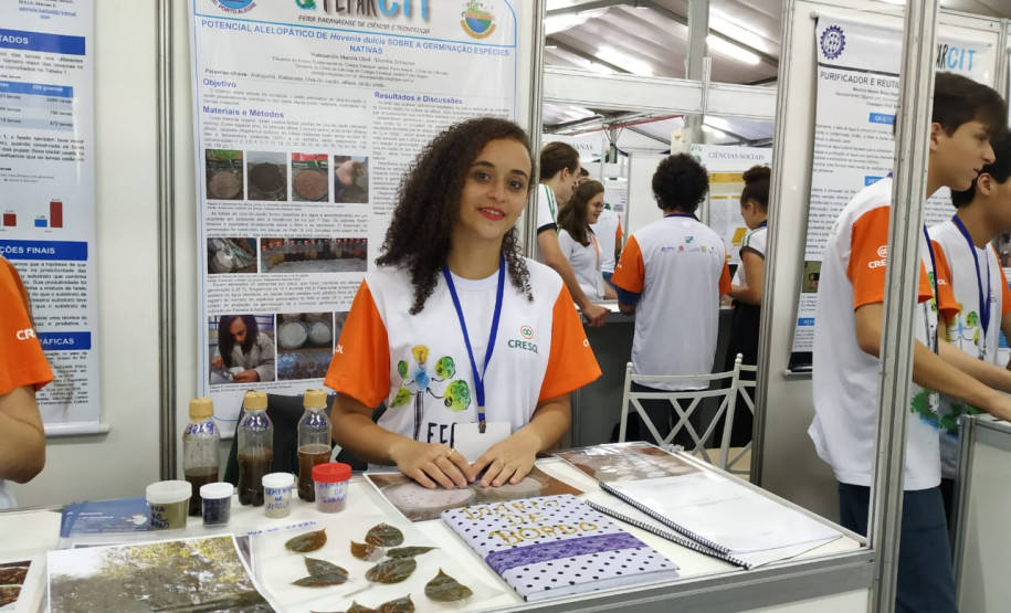 Pesquisa científica para o controle do uso de agrotóxicos e novas tecnologias no resgate em situação de catástrofes naturais: esses são alguns dos projetos pensados por alunos da rede estadual de ensino apresentados na Feira de Paranaense de Ciência e Tecnologia (Feparcit) 2019, realizada em Cascavel (Oeste).