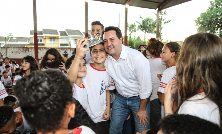 O governador Carlos Massa Ratinho Junior lança o programa Escola Segura. Foz do Iguaçu, 09/05/2019 - Foto: Geraldo Bubniak/ANPr