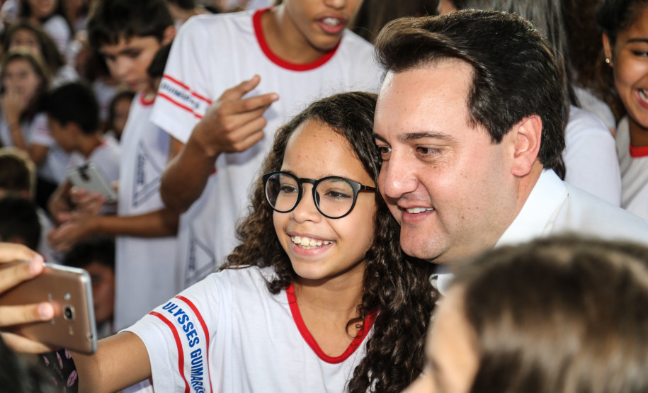 O governador Carlos Massa Ratinho Junior lança o programa Escola Segura. Foz do Iguaçu, 09/05/2019 - Foto: Geraldo Bubniak/ANPr