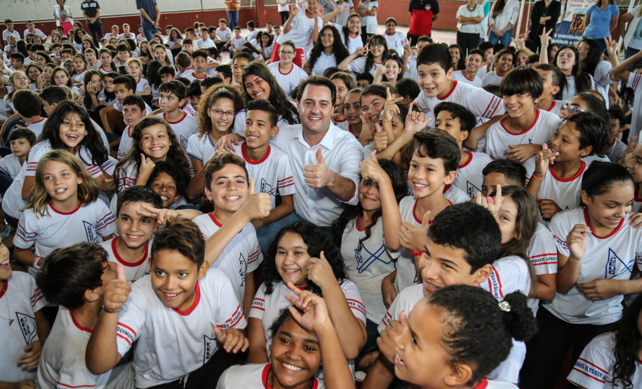 O governador Carlos Massa Ratinho Junior  participam do Lançamento do programa Escola Segura  no Colégio Estadual Ulysses Guimarães em  Foz do Iguaçu nesta quinta-feira (09).   Foz do Iguaçu, 09/05/2019 -  Foto: Geraldo Bubniak/ANPr