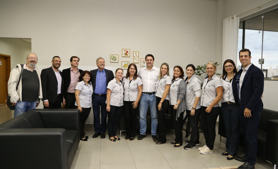 Governador Ratinho Junior esteve na Apae de Maringá, que atende mais de mil pessoas com deficiência e é mantenedora de duas escolas.