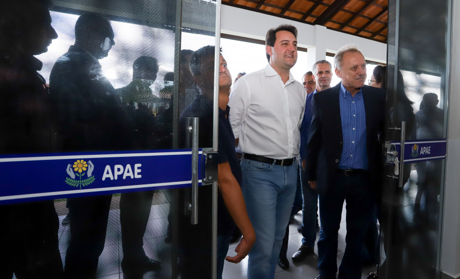 Governador Ratinho Junior esteve na Apae de Maringá, que atende mais de mil pessoas com deficiência e é mantenedora de duas escolas.