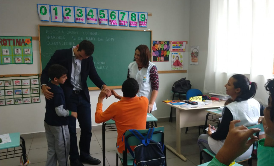 Governador Ratinho Junior esteve na Apae de Maringá, que atende mais de mil pessoas com deficiência e é mantenedora de duas escolas.