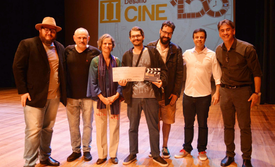 Estudantes do Colégio Estadual Eleodoro Ébano Pereira, de Cascavel, conquistam o segundo lugar em concurso de cinema.