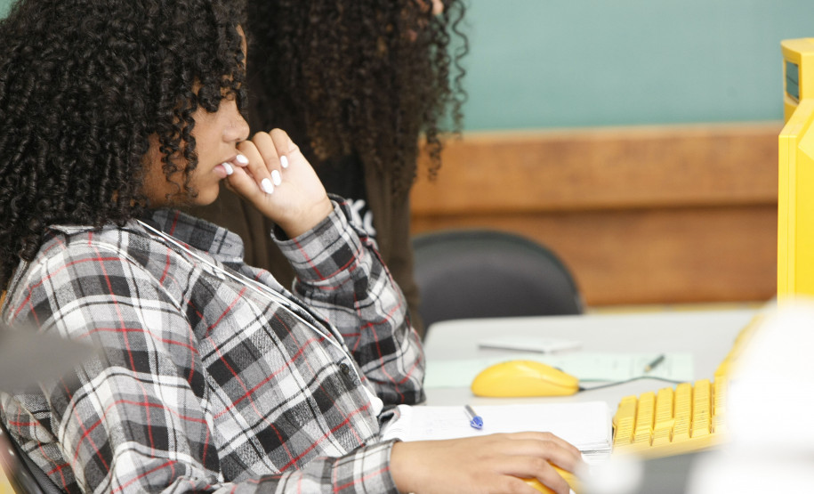 Durante as inscrições os participantes devem escolher também a instituição certificadora na qual prefere solicitar a certificação ou a declaração parcial de proficiência.