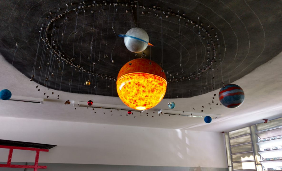 A curiosidade dos alunos do Ensino Fundamental do Colégio Estadual Humberto de Campos, em Querência do Norte (no Noroeste do Estado), despertou no professor de Ciências, Tiago Rafael Davies, uma ideia que mudou a maneira de ensinar os conteúdos da disciplina.