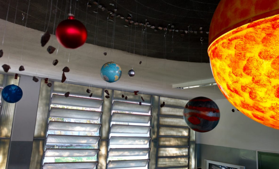 A curiosidade dos alunos do Ensino Fundamental do Colégio Estadual Humberto de Campos, em Querência do Norte (no Noroeste do Estado), despertou no professor de Ciências, Tiago Rafael Davies, uma ideia que mudou a maneira de ensinar os conteúdos da disciplina.